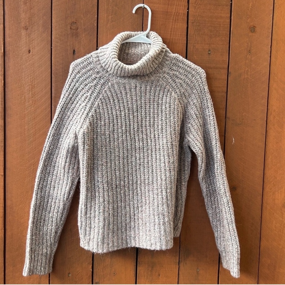 ABERCROMBIE & FITCH Turtleneck Sweater Top Women’s Small in Heathered Gray Pink